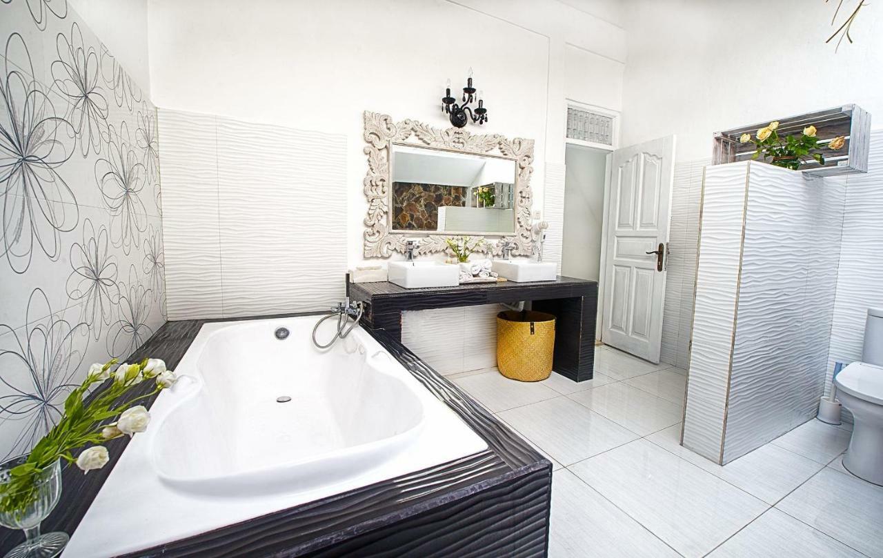 Villa White Stars Seminyak  Luaran gambar